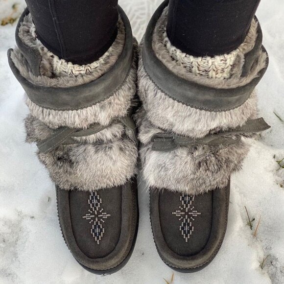 Manitobah Mukluks Wrap Gray Suede Shearling & Rabbit Fur Boots Womens Size 5 - Picture 3 of 10